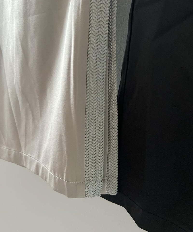 新品　Heve ベンツスリットサテンパンツ バニラ36 新品 Heve ベンツスリットサテンパンツ バニラ36