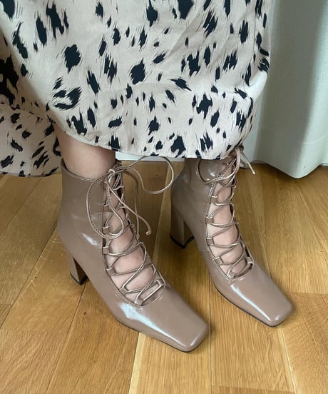 LACE UP MIDDLE BOOTS