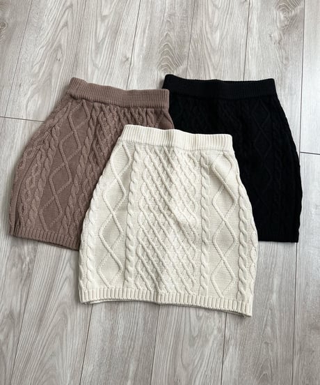 ケーブルニットスカート