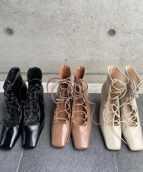 LACE UP MIDDLE BOOTS