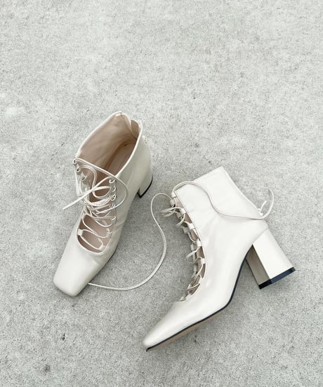 LACE UP MIDDLE BOOTS