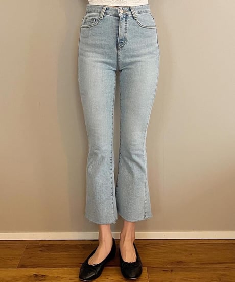 バックスリットフレアデニムパンツ