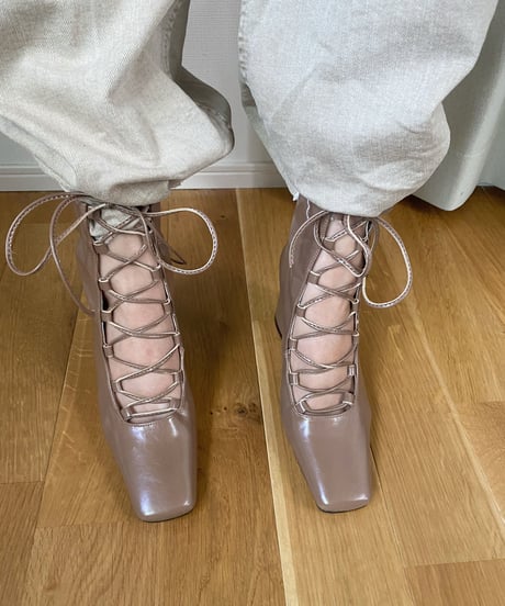 LACE UP MIDDLE BOOTS