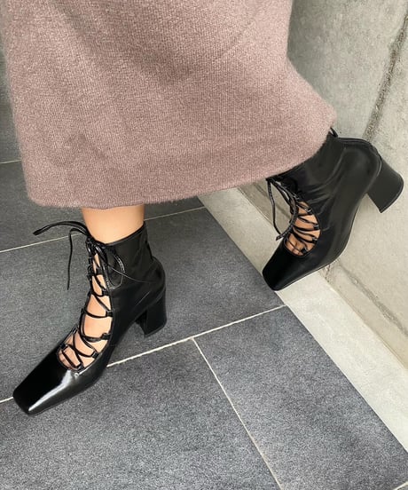 LACE UP MIDDLE BOOTS