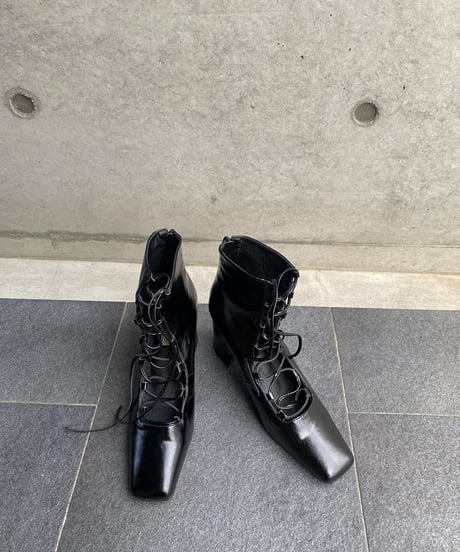 LACE UP MIDDLE BOOTS
