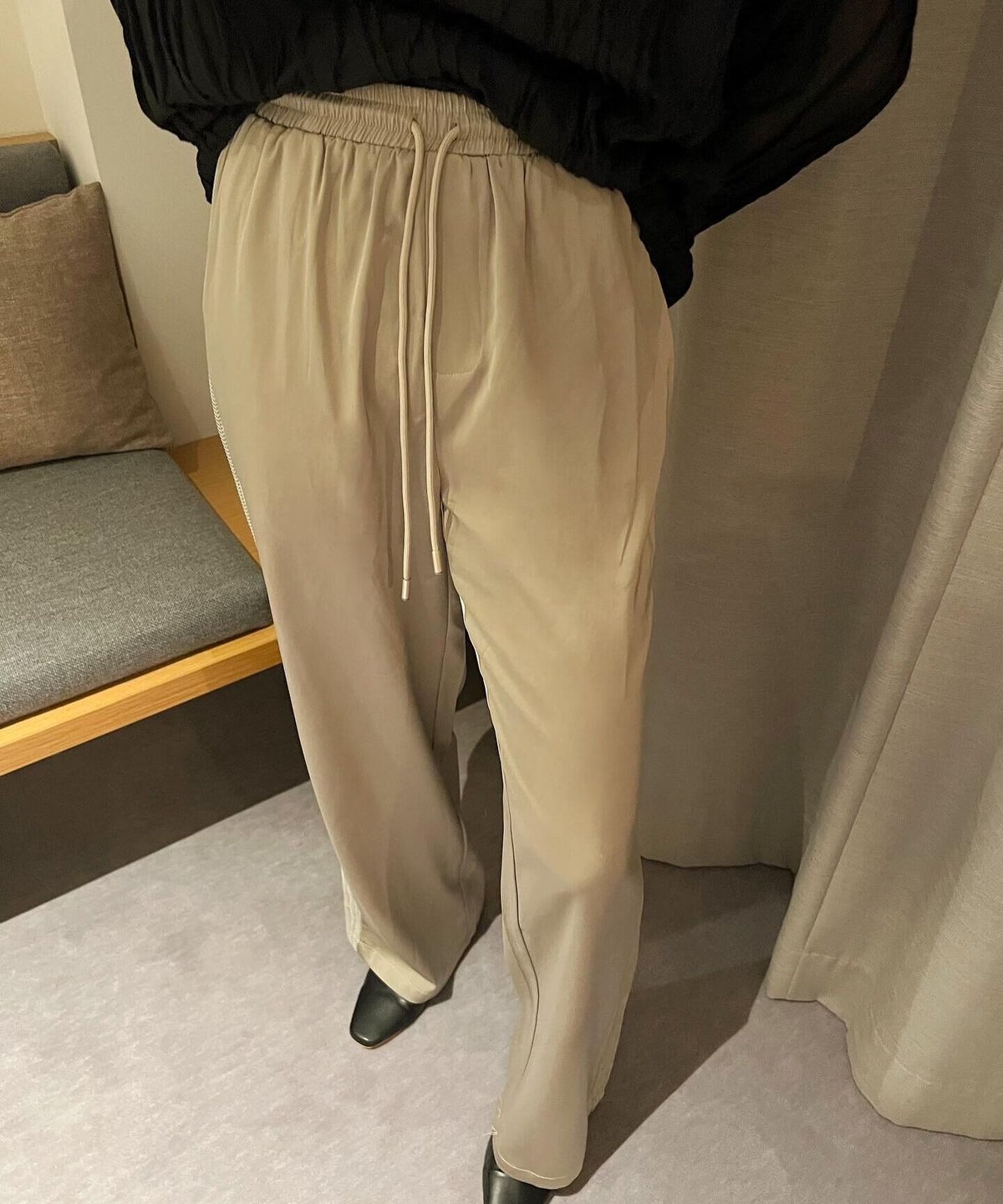 blate 上質美ラインとろみサテンパンツ エクリュ 上質美ラインとろみ