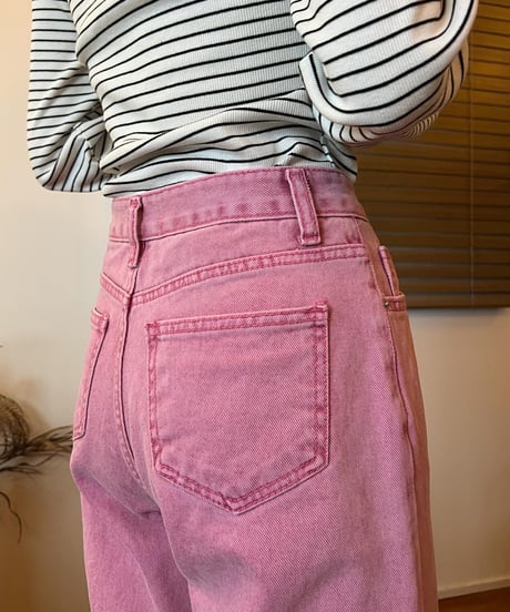 ニーカットピンクデニムパンツ