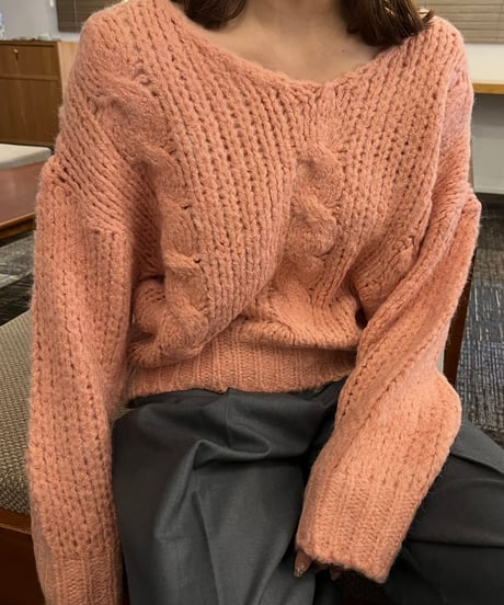 ケーブルバルキーニット