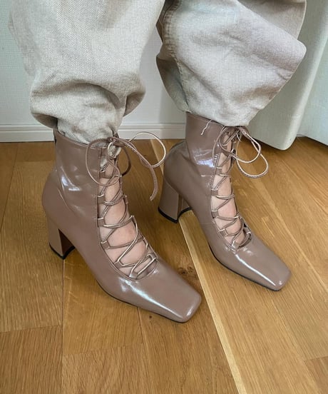 LACE UP MIDDLE BOOTS