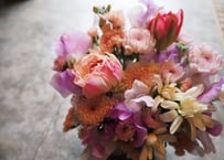 komatokamoフローリストおすすめフラワーアレンジメント（M：３０ｃｍ）