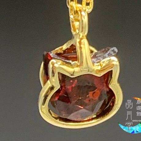 かわいいネコちゃんのジュエルネックレス