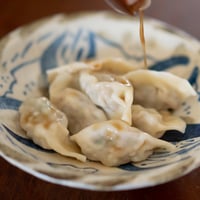 【クール便発送】【冷凍】人良食の水餃子 18個入り・ニンニク生姜不使用・やさしい味付け