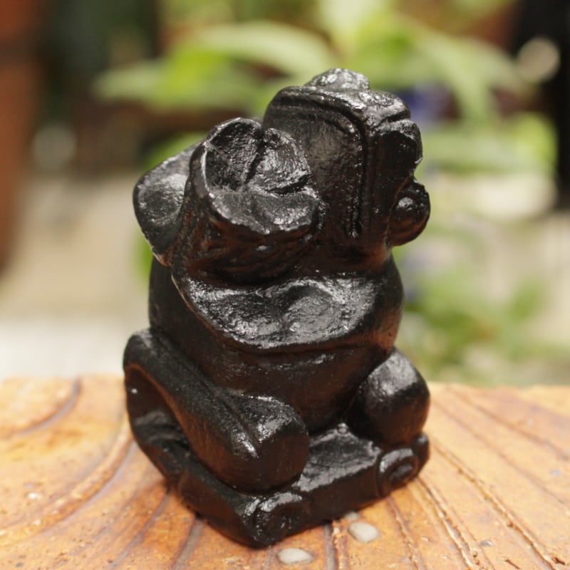 バリ島からやってきた！真っ黒な姿の2匹のカエルの置物 | エスニック