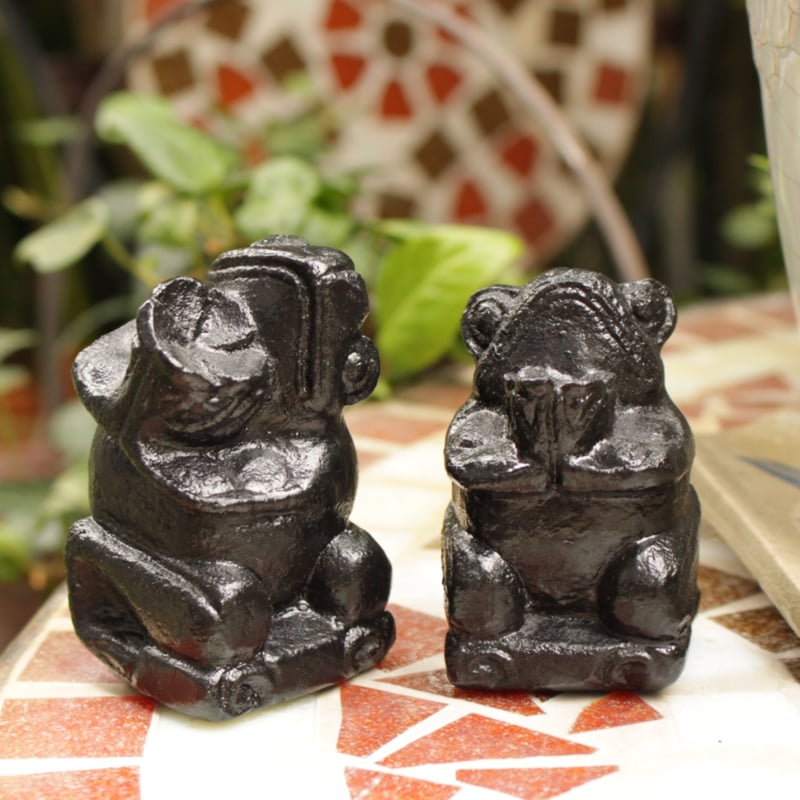バリ島からやってきた！真っ黒な姿の2匹のカエルの置物 | エスニック