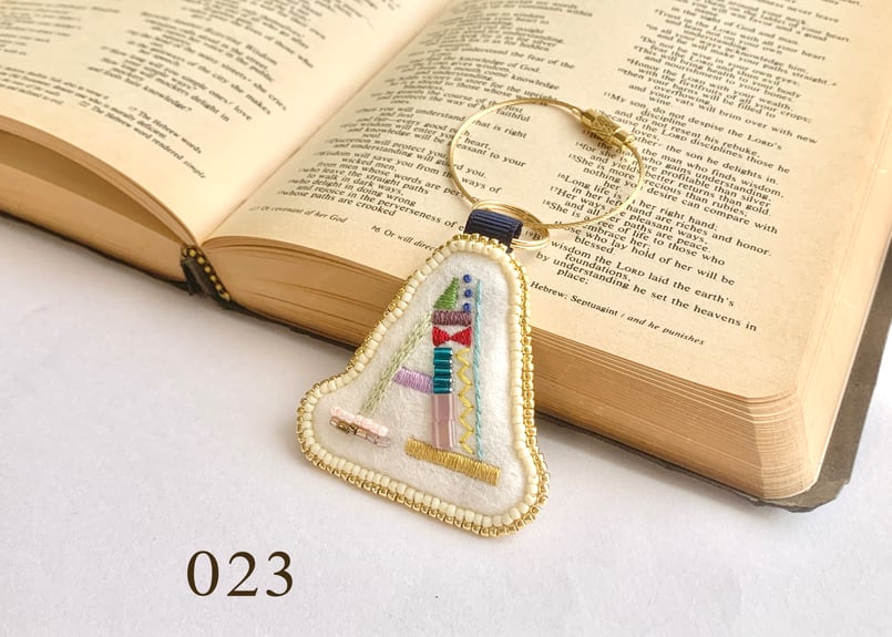 レア‼️モノグラムアルファベットデザインがま口ミラー付きロゴ