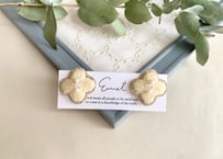 おはな刺繍イヤリング(イエロー)