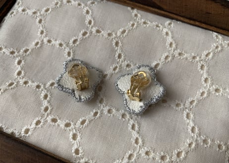 おはな刺繍イヤリング(パープル)