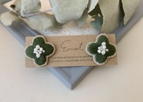 おはな刺繍ピアス(カーキ)