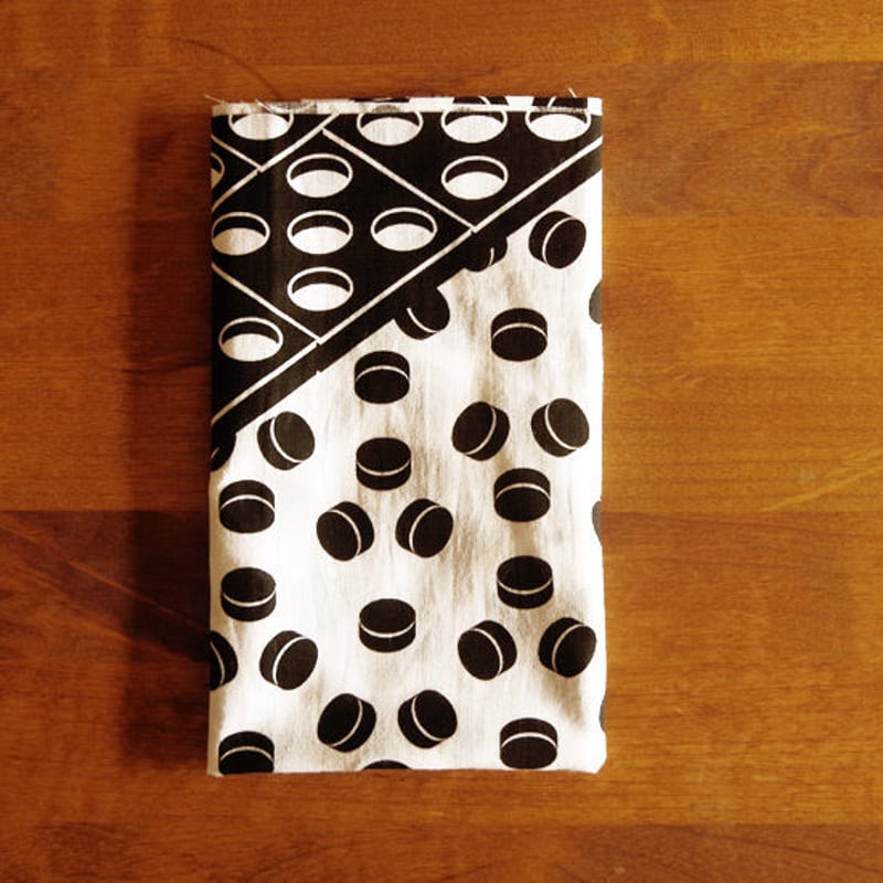 那智黒石（なちぐろいし）手ぬぐい〜熊野の黒 散らし那智黒石〜 | salt