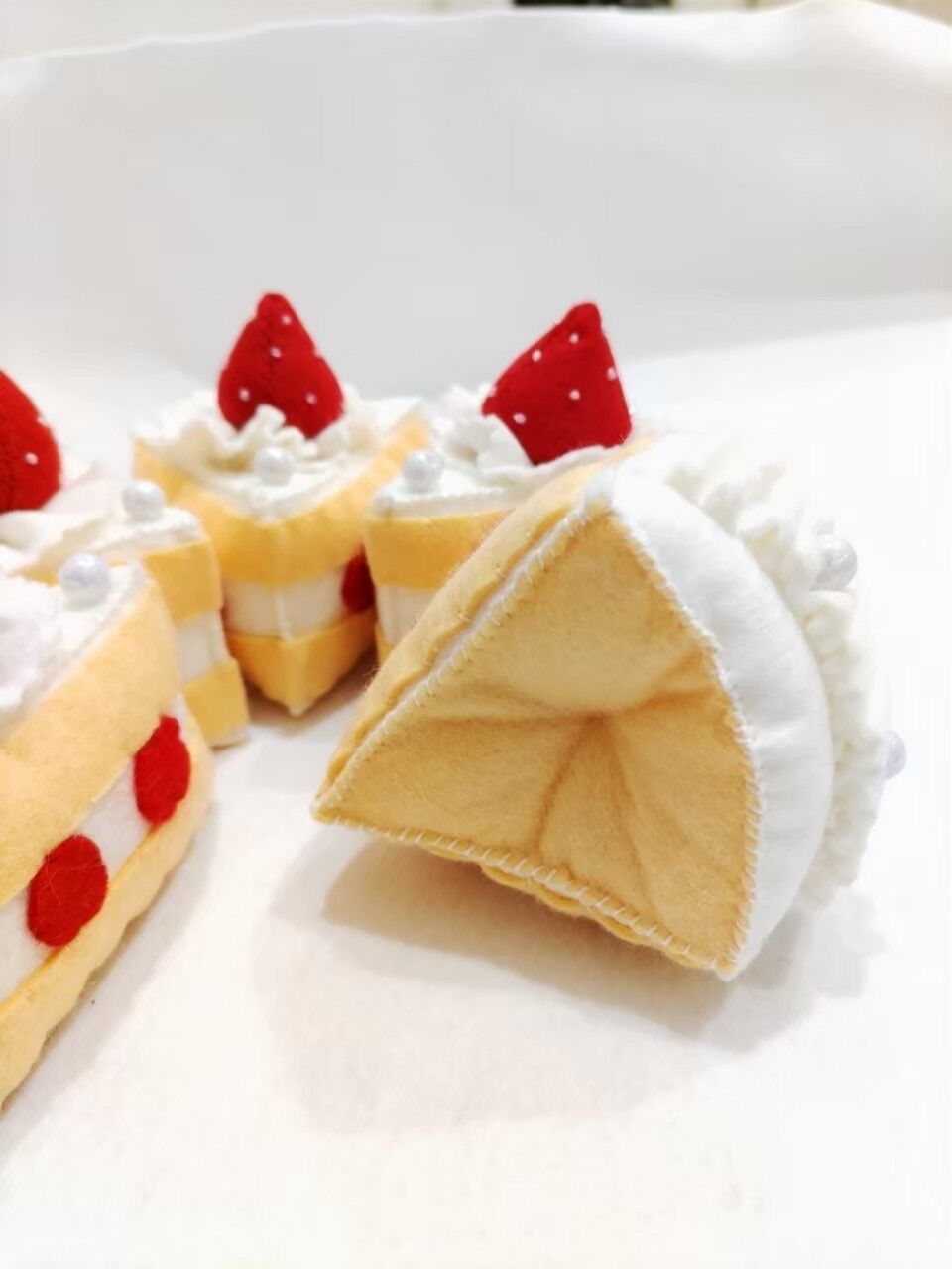 ふんわりフェルトのイチゴホールケーキ（六つ切）】 | ROSE PLUS