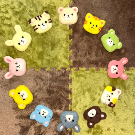【ふんわり羊毛フェルトチャーム / ブローチ(お顔)】うさぎ くま ねこ
