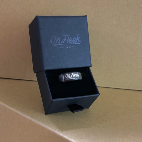 【訳あり】OnFleek LOGOリング（ブラック）