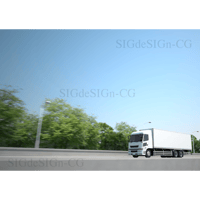高速道路を走る大型トラック 前