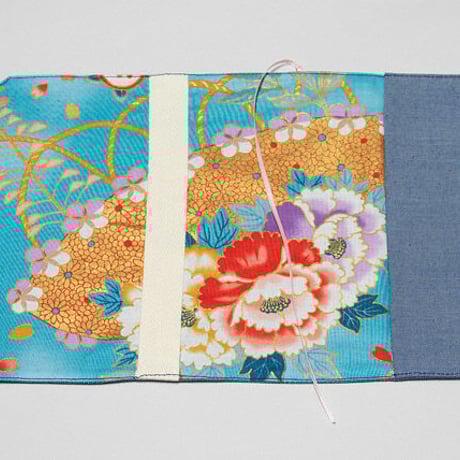 刺繍のブックカバー（新書サイズ）薄青　No5021