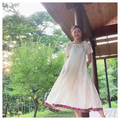 裾刺繍ワンピース半袖全３色展開