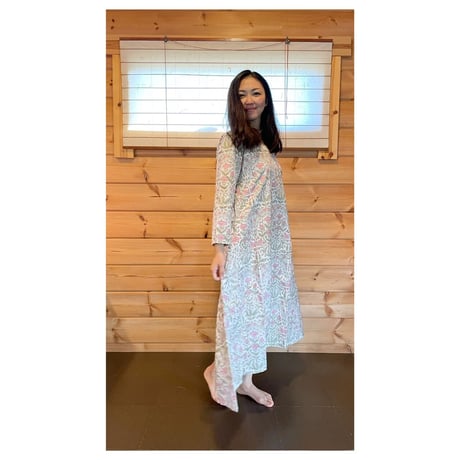 オーガニックコットン&ブロックプリントロングスリーブドレス白地にピンクの柄柄