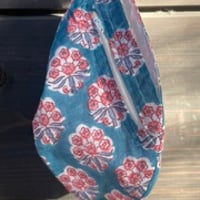オリジナルブロックプリントのジャパマーラーバッグ  濃い青