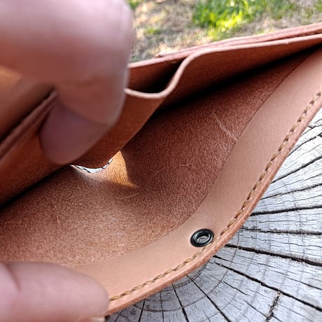 本革 二つ折り財布 ウォレットロープ用ハトメ穴付き ヌメ革 Bi-fold wallet