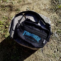 【THRASHER】スラッシャー THRSG400 BKBL ミニショルダーバッグ ウエストバッグ サコッシュ