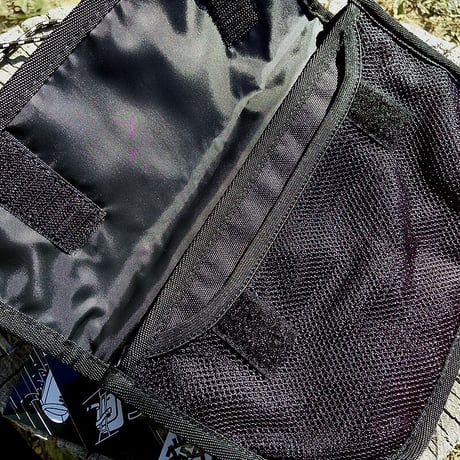 【THRASHER】スラッシャー Benchmark ベンチマーク ネックポーチ THR-170 BKWT ミニショルダーバッグ