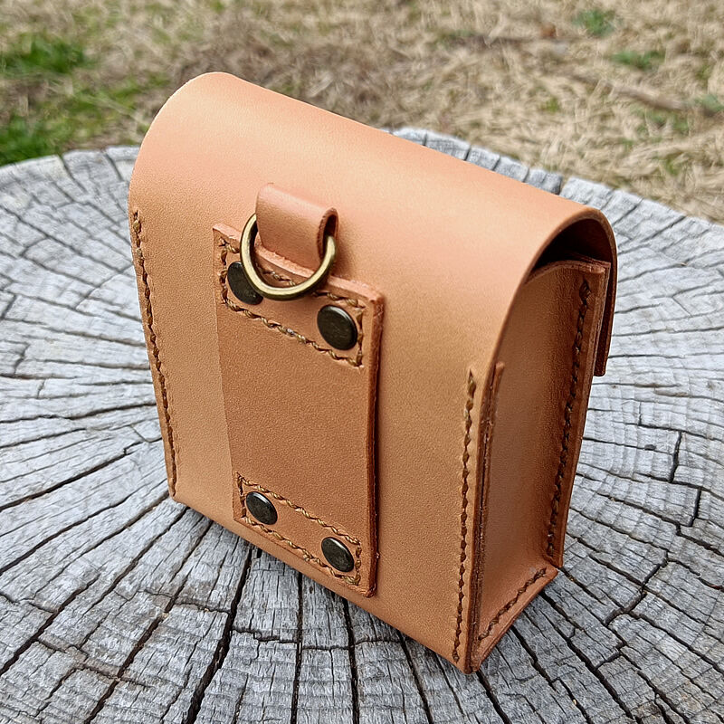 薄型ラウンドポーチ(Dカン付き) Dカン&ベルトループ付き 本革ポーチ ウェストポーチ タバコケース ヌメ