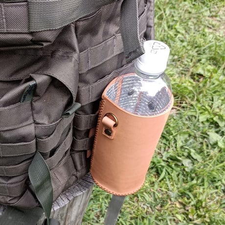 Dカン&ベルトループ付き 本革水筒ポーチ 保冷機能付きペットボトルホルダー モールシステム対応ポーチ ショルダー ヌメ革