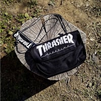 【THRASHER】スラッシャー Benchmark ベンチマーク ネックポーチ THR-170 BKWT ミニショルダーバッグ