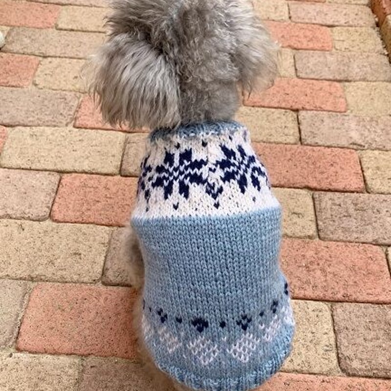 【りちる☆55さん専用】犬服 手編み 秋冬 「雪の結晶」 編み図】雪の結晶の編み込みドッグセーター | Sapo-tricot Store