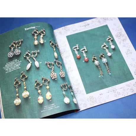 アンティークスタイルのビーズアクセサリー & バッグ 雄鶏社