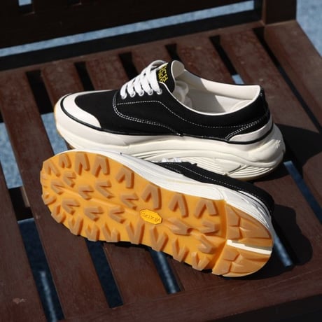 Vibramソールヴィンテージキャンバススニーカー(ブラック)