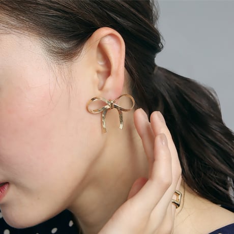 メタルリボンピアス
