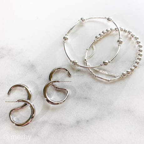 ハチノジループピアス　Silver925ポスト