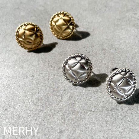 メタルボタンピアス
