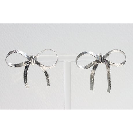 メタルリボンピアス