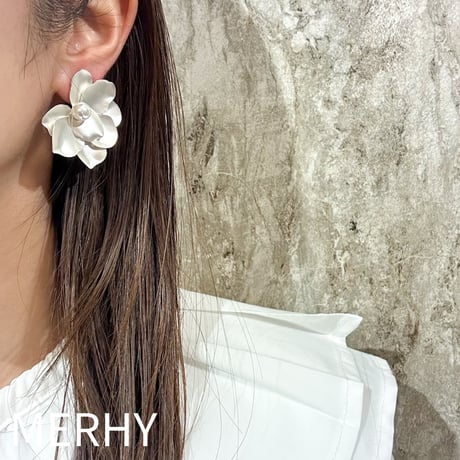 フラワーピアス W2201