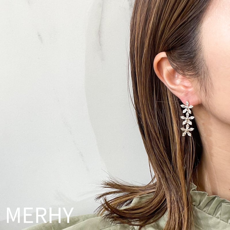 新品☆フラワーピアス 大きめ フラワーモチーフの軟骨ピアス│裏側用にもオススメ ボディ