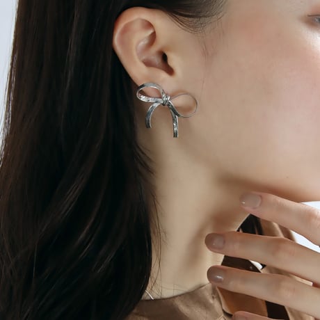 メタルリボンピアス