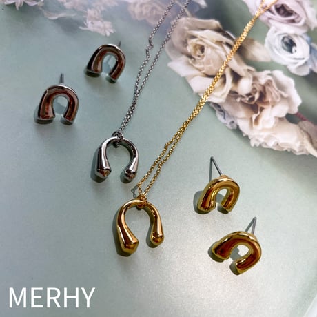 馬蹄ピアス