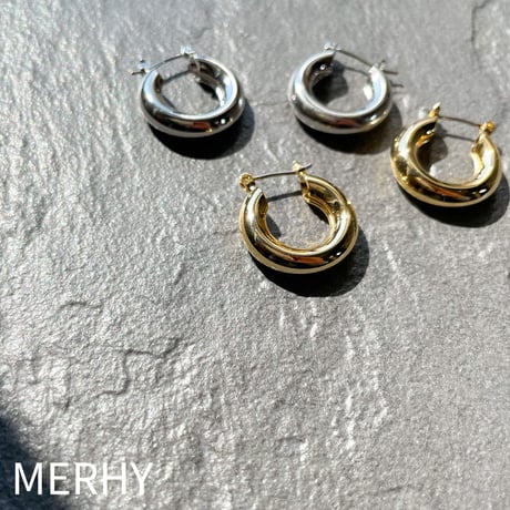 プランプフープピアス