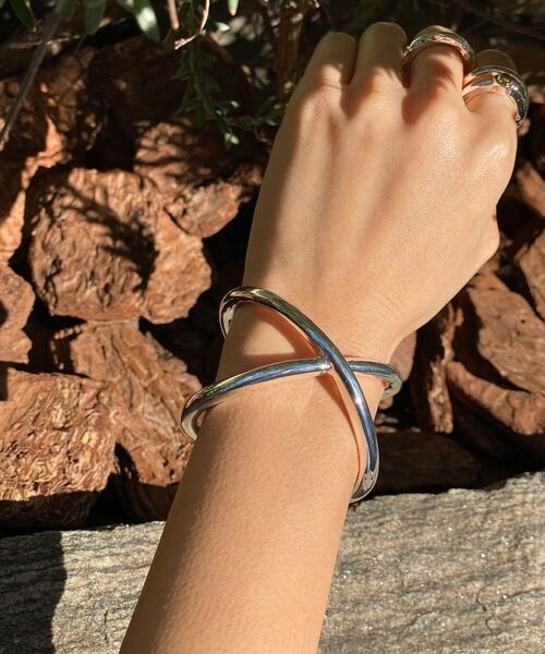 ラインクロッシングバングル【Nothing And Others/ナッシングアンド